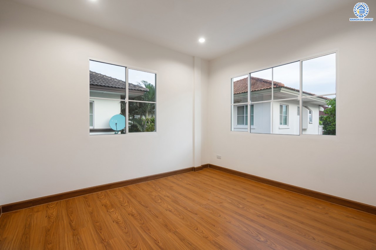 บ้านมือสองตกแต่งใหม่ ม.ชลลดา วัดลาดปลาดุก คุณภาพระดับ L&H บนเนื้อที่ 63.5 ตร.ว. ฟังก์ชัน 3 ห้องนอน 2 ห้องน้ำ 3 ที่จอดรถ บนทำเลศักยภาพ เพียง 15 นาทีถึง เซ็นทรัลเวสท์เกต ใกล้รถไฟฟ้าสายสีม่วง "สถานีคลองบางไผ่"